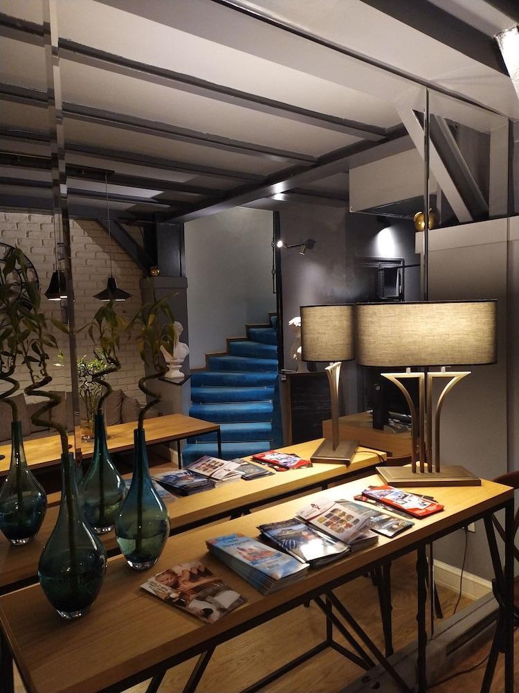 Jakaranda Hotel Istanbul Bagian luar foto
