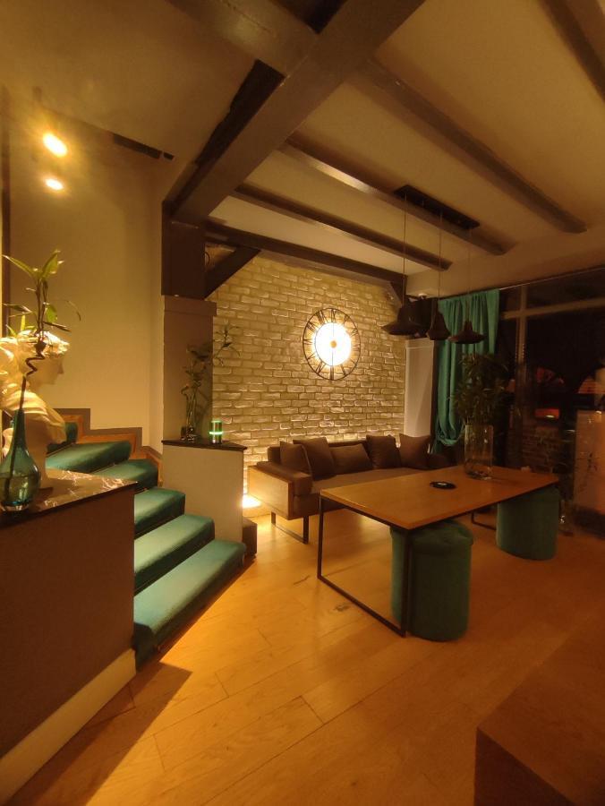 Jakaranda Hotel Istanbul Bagian luar foto