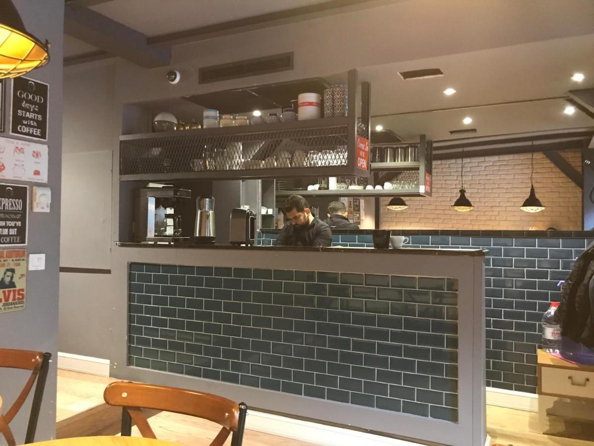 Jakaranda Hotel Istanbul Bagian luar foto