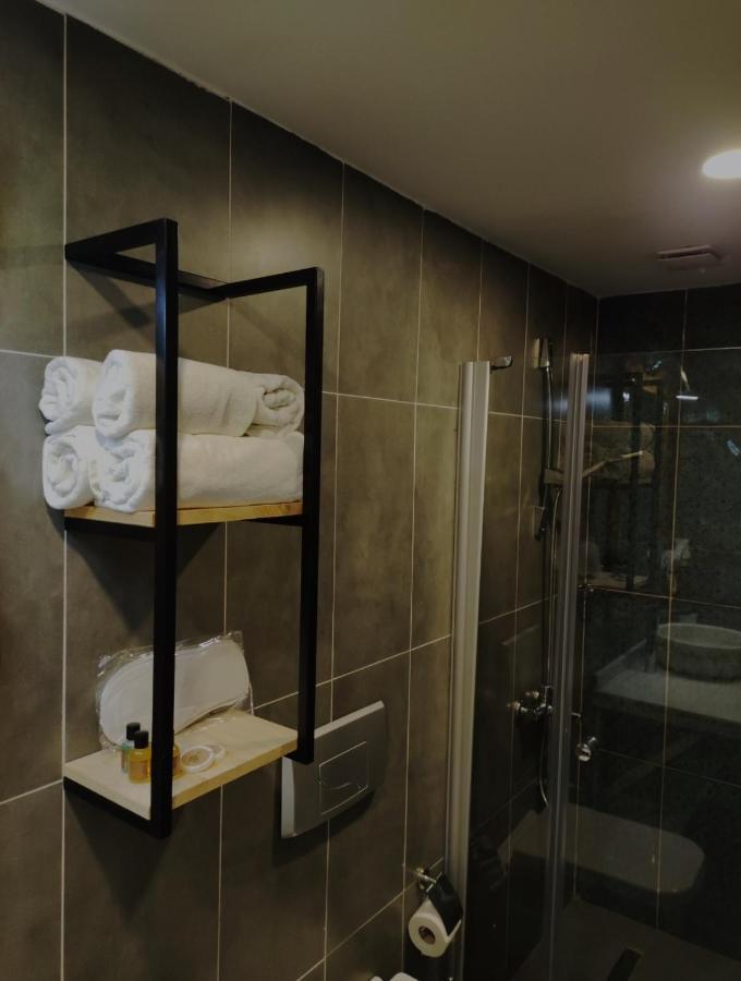 Jakaranda Hotel Istanbul Bagian luar foto