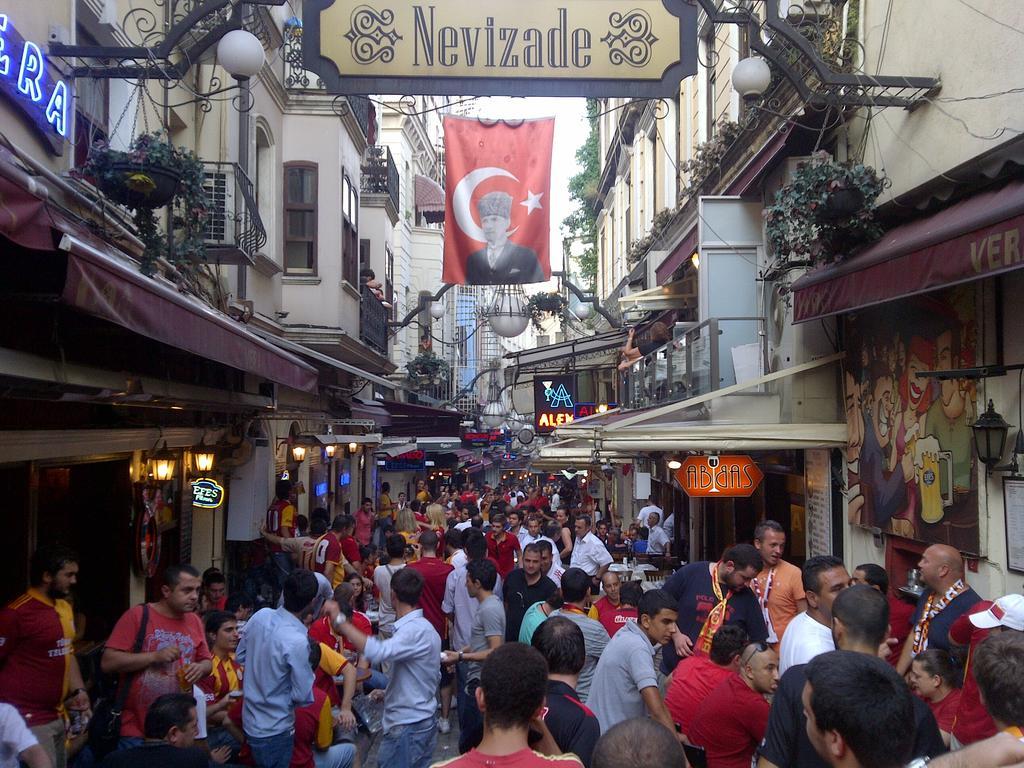 Jakaranda Hotel Istanbul Bagian luar foto