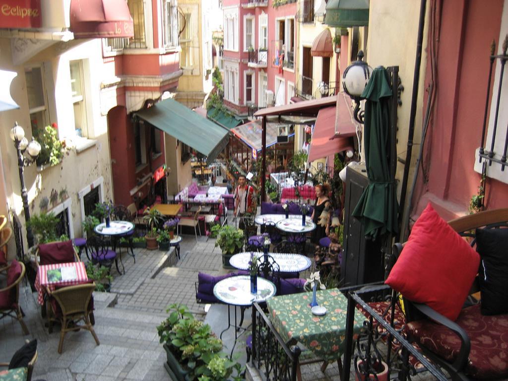 Jakaranda Hotel Istanbul Bagian luar foto