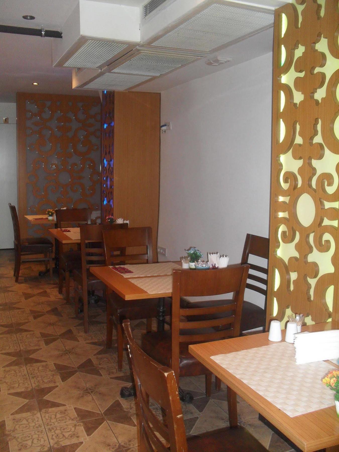 Jakaranda Hotel Istanbul Bagian luar foto