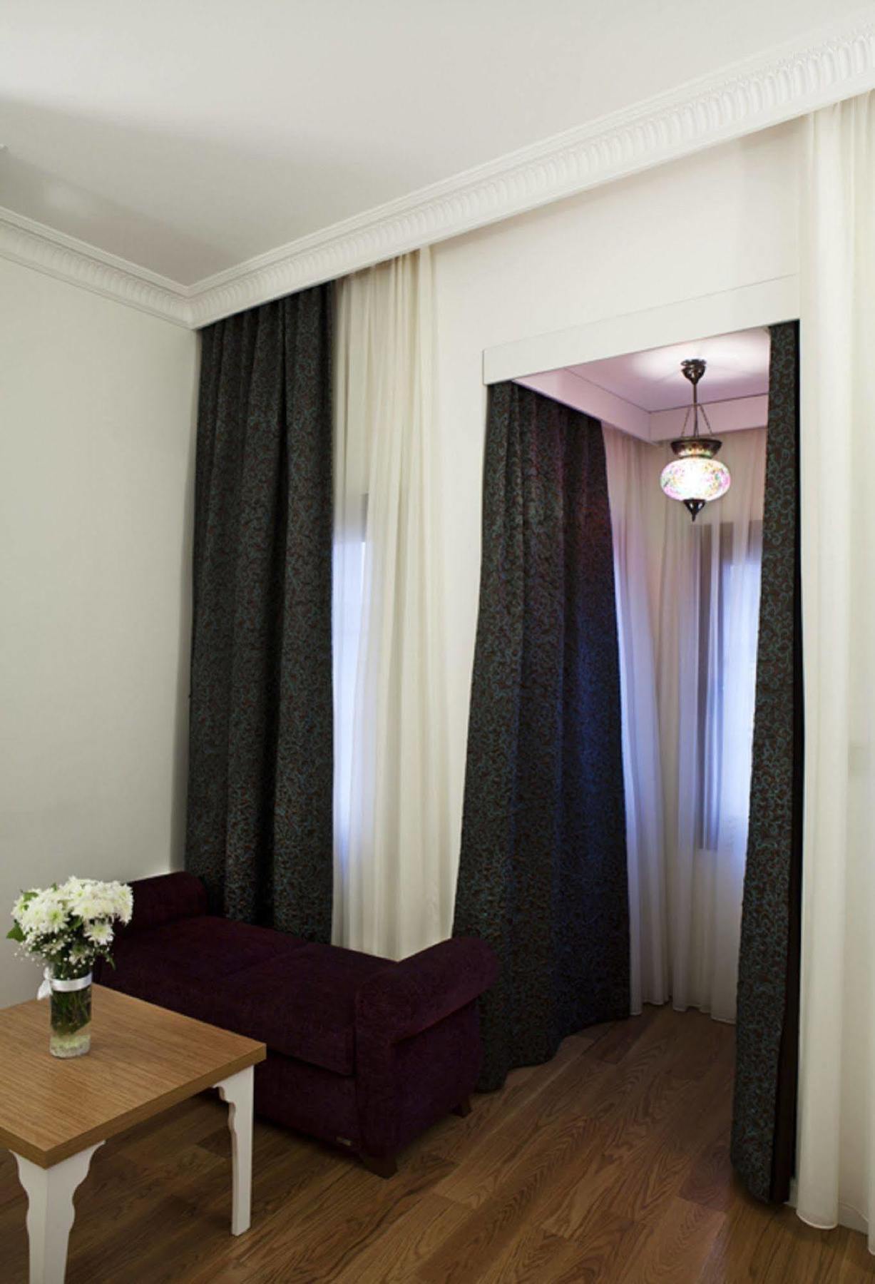 Jakaranda Hotel Istanbul Bagian luar foto
