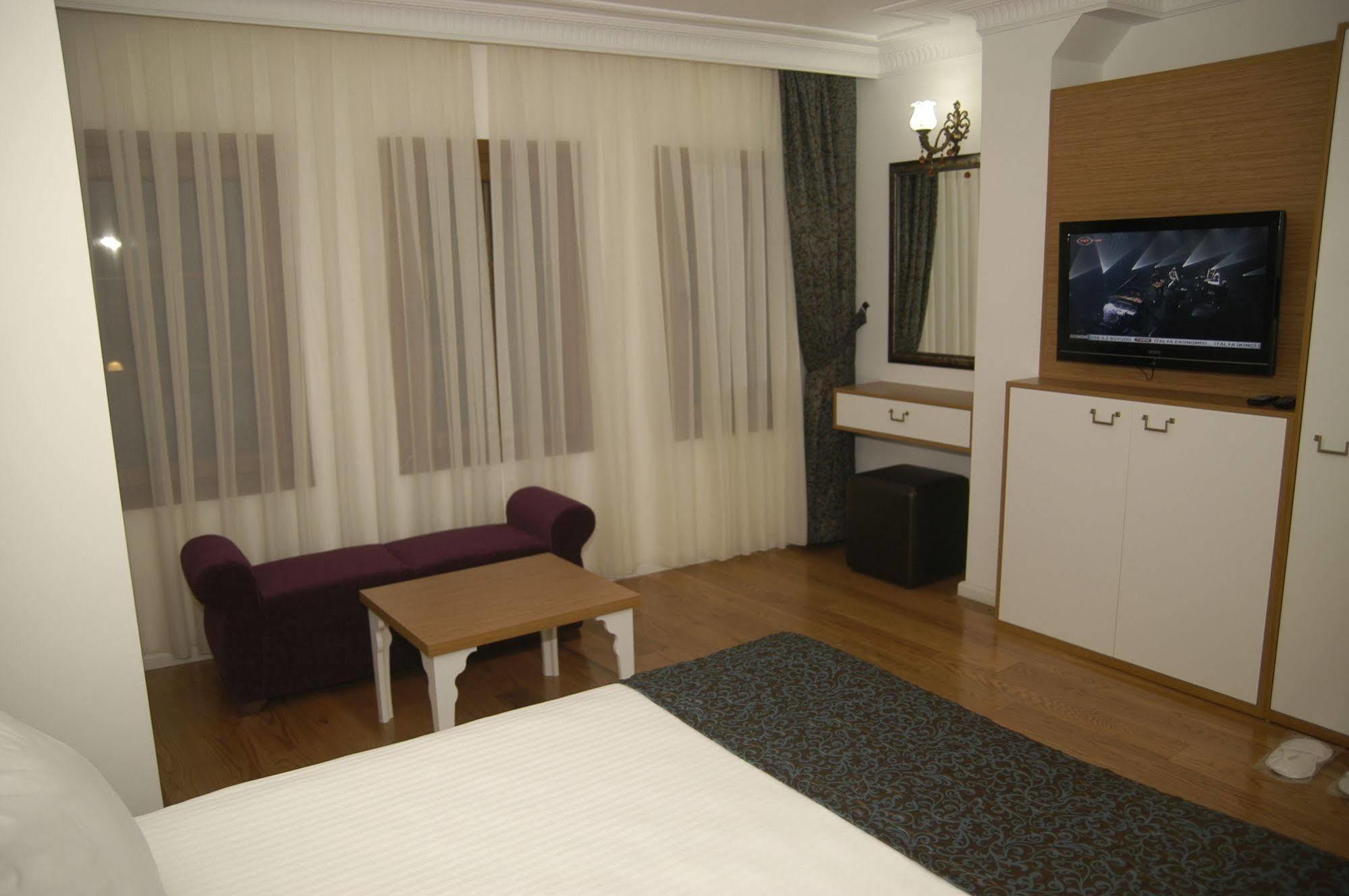Jakaranda Hotel Istanbul Bagian luar foto