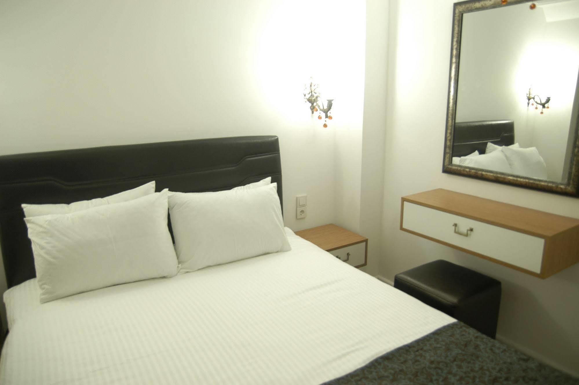Jakaranda Hotel Istanbul Bagian luar foto