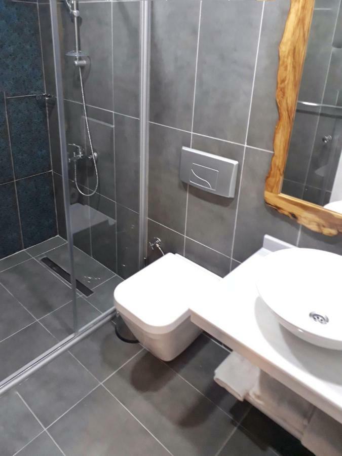 Jakaranda Hotel Istanbul Bagian luar foto