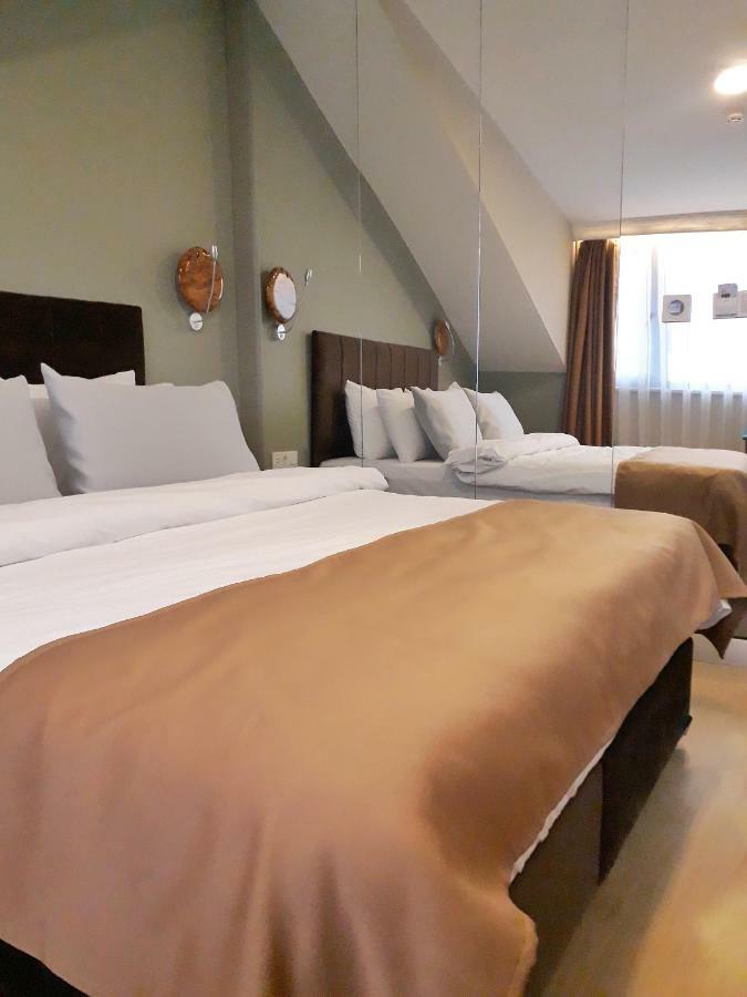 Jakaranda Hotel Istanbul Bagian luar foto