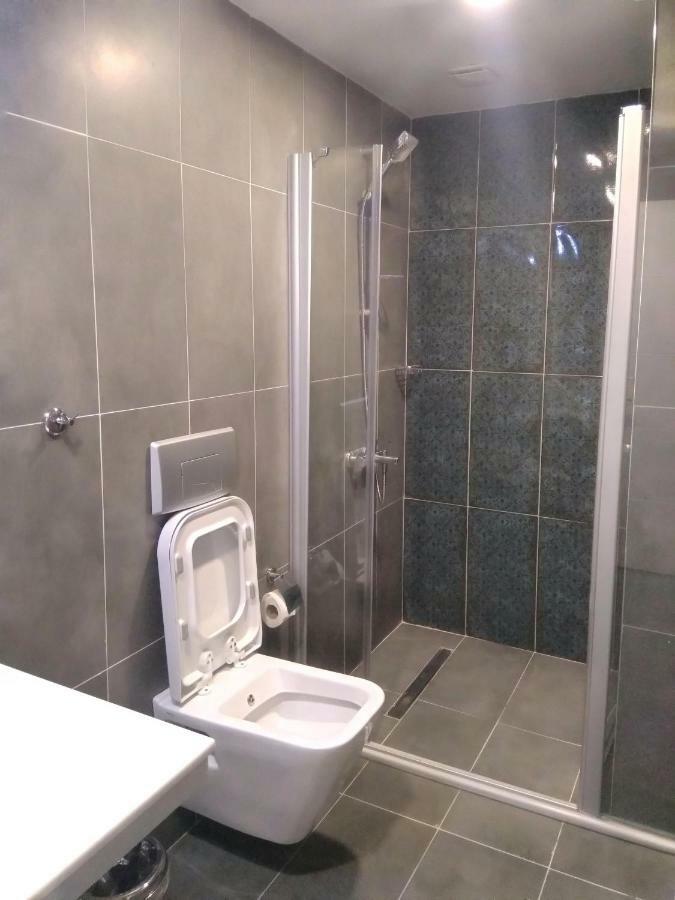 Jakaranda Hotel Istanbul Bagian luar foto