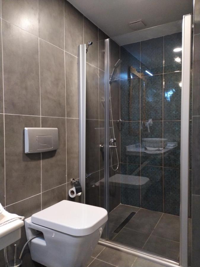 Jakaranda Hotel Istanbul Bagian luar foto