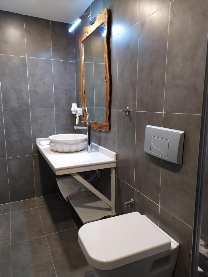 Jakaranda Hotel Istanbul Bagian luar foto
