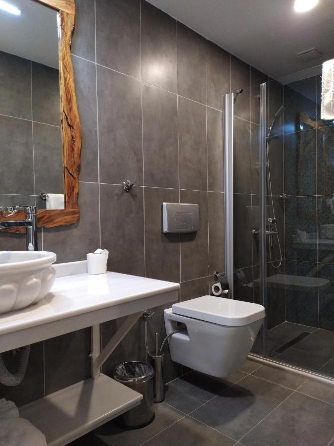 Jakaranda Hotel Istanbul Bagian luar foto