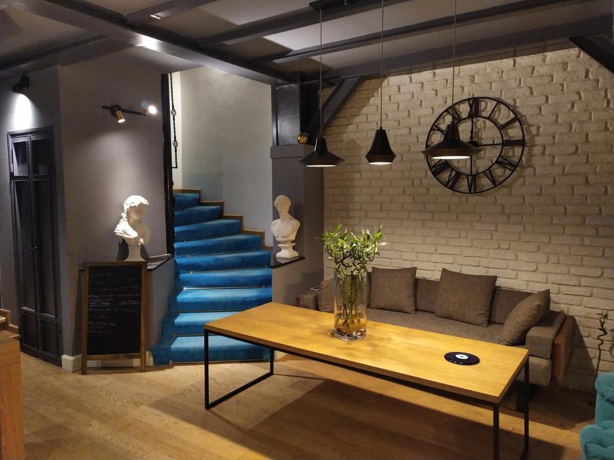 Jakaranda Hotel Istanbul Bagian luar foto